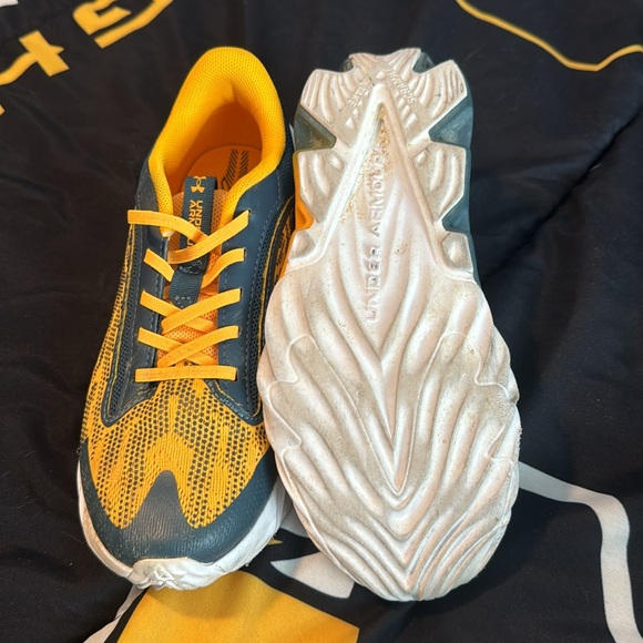 Boys Under Armour Sneakers - Picture 2 of 2